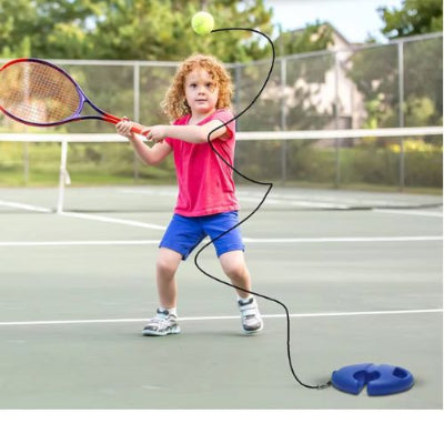 Jeu de tennis avec balle de retour enfant de 5ans 