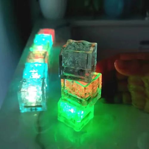 jouet-de-bain-vert-cube