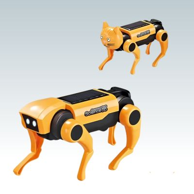 gros plan du panneau solaire sur le dos du robot chat jaune