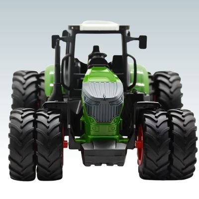 tracteur jouet vert vu de face avec toit blanc et larges pneus noirs